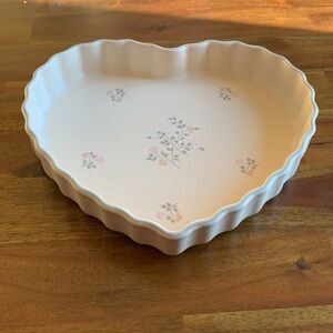Pfaltzgraff Heart Shaped Bakeware with Leaf and flower graphics